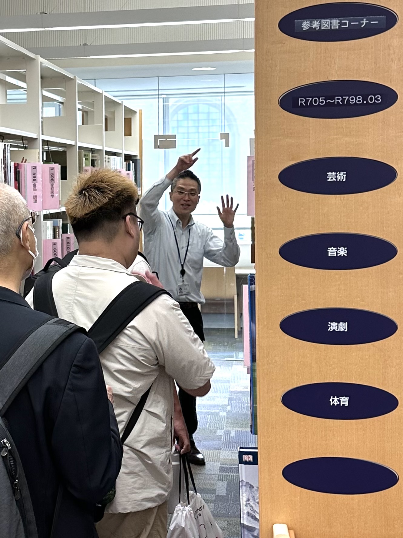 図書館ガイダンスが行われました