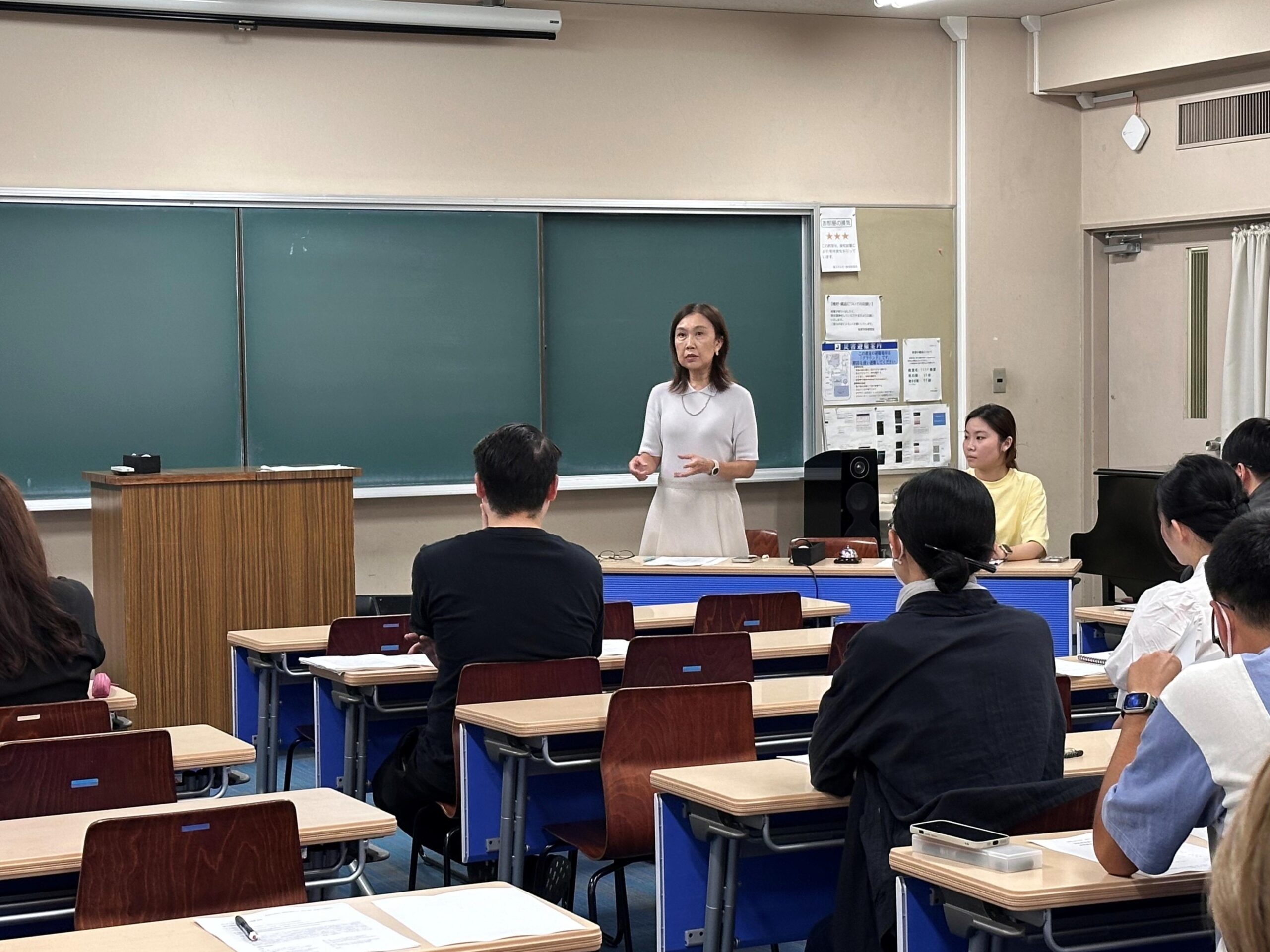 修士論文の中間報告会／中間発表会が行われました